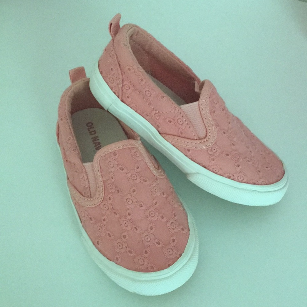 Toddler Old Navy Eyelet Sneakers